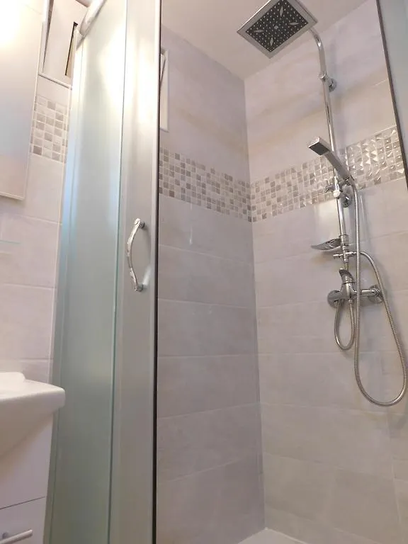 Central Apartments Circolo روفينج