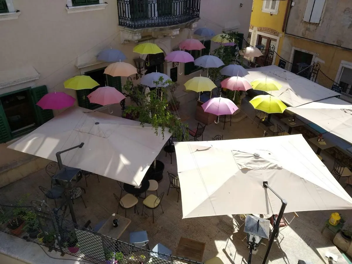 Central Apartments Circolo روفينج